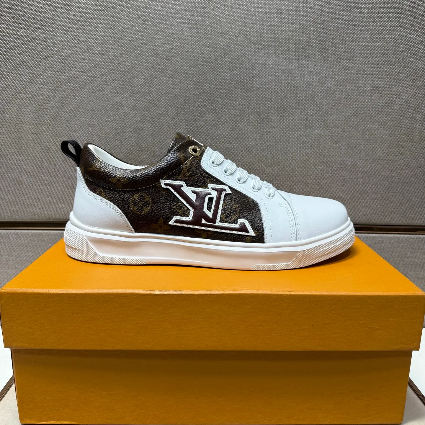 ⬛️Ex-factory price p400 [LV~] Men's casual shoes, 2025z cabinet sales simultaneously 🔶Code number: 38-44#️⃣ 🔷3 colors🔜The upper is made of multi-material splicing ➕Genuine leather lining, comfortable and breathable, sole: original comfortable and wear-resistant outsole, ⚠️real thing📱photographed🎬real thing is better📢📢📢